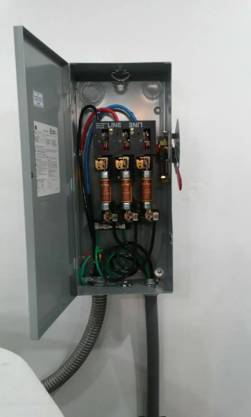 Three-phase disconnect switch installed for Smoke Detector Installation in Painesville